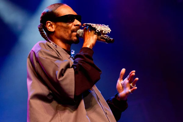 Snoop Dogg Παίζει Στη Σκηνή Κατά Διάρκεια Της Μουσικής Συναυλίας — Φωτογραφία Αρχείου
