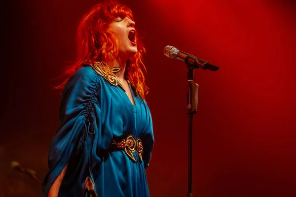 Florence Machine Treden Tijdens Een Muziekconcert — Stockfoto