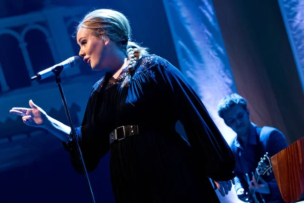 Adele Performing Stage Music Concert — Stock Photo, Image