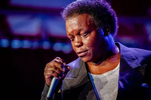 Lee Fields Uppträder Scen Musikkonsert — Stockfoto