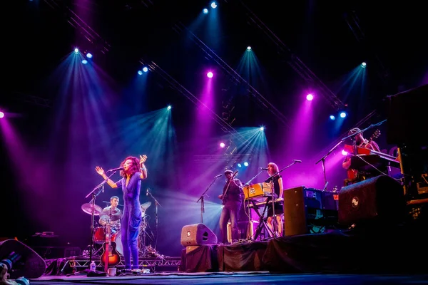 Corinne Bailey Ray Esibendosi Sul Palco Durante Concerto Musicale — Foto Stock