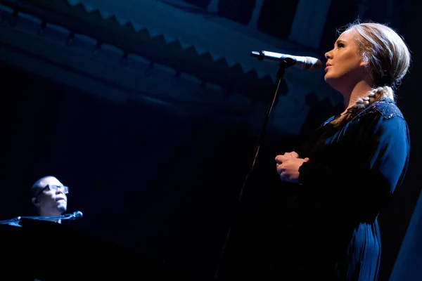 Adele Performing Stage Music Concert — Stock Photo, Image