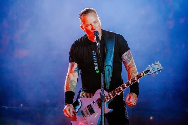 Metallica Występująca Scenie Podczas Koncertu Muzycznego — Zdjęcie stockowe