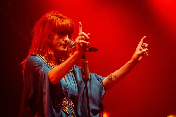 Florence Machine Treden Tijdens Een Muziekconcert — Stockfoto