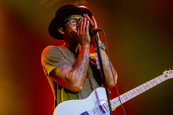 Raphael Saadiq Bei Einem Konzert Auf Der Bühne — Stockfoto