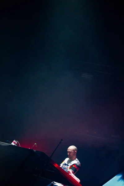 Paul Kalkbrenner Występujący Scenie Podczas Koncertu Muzycznego — Zdjęcie stockowe
