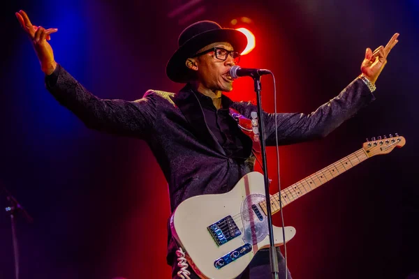 Raphael Saadiq Performing Stage Music Concert — Stock Photo, Image