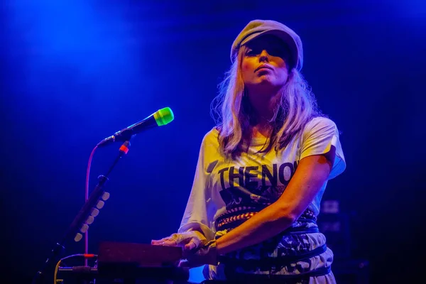 Ting Tings Performing Stage Music Concert — Stock Photo, Image