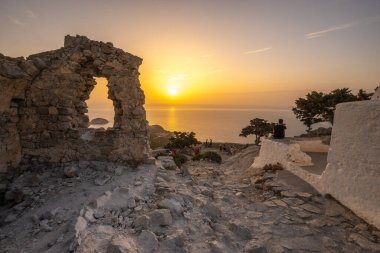 Monolithos şatosunda gün batımı, Rodos adası, Yunanistan