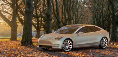 Tesla Model 3 arka planda. Gün doğumunda bir sonbahar parkında ağaçların güzel bulvarı.