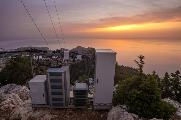 Estação Base Telefonia Móvel Localizada Montanha Acima Mar Egeu — Fotografia de Stock