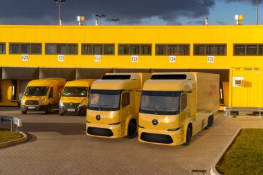 Tüm elektrikli Mercedes-Benz Şehir Kamyonları. DHL tarafından kullanılan bir elektrikli kamyon görüntüsü