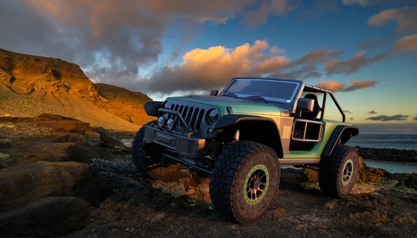 Concepto Jeep Wrangler Remolque Acantilado Rocoso — Foto de Stock