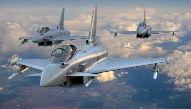 Eurofighter Typhoon, hava-havaya ve yüzeye eş zamanlı olarak konuşlandırılabilen dünyanın en gelişmiş swing-rol savaş uçağıdır.