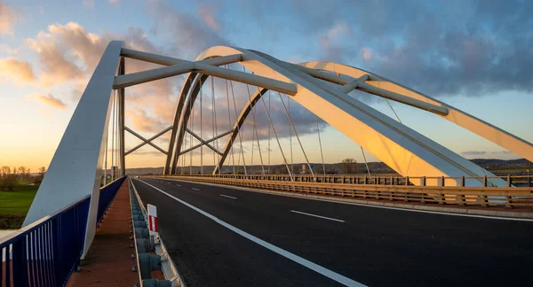 Moderní Dálniční Most Při Západu Slunce — Stock fotografie