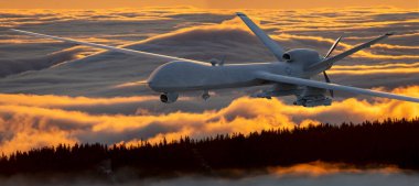 General Atomik MQ-9 Biçici İHA gün batımında dağların üzerinden uçuyor.
