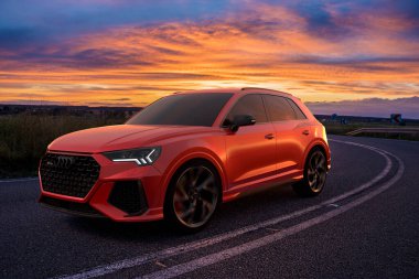 Audi RSQ3 viraja giriyor