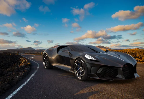 Bugatti Voiture Noire Έναν Έρημο Δρόμο — Φωτογραφία Αρχείου