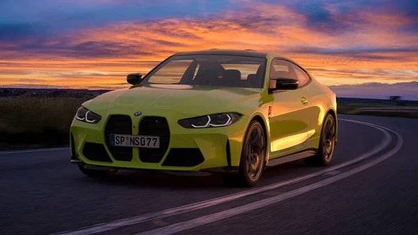 Yeni BMW M4 Spor Araba Yarışması