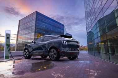 Ford Mustang Mach-E, Elektrikli SUV.