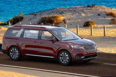 Kia, VIP koltuklu yeni SUV 'den esinlenilmiş minivan olarak Karnaval' ı tanıttı