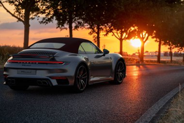 Porsche 911 Turbo S Cabriolet yolda