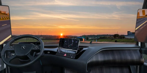  Otonom Mercedes-Benz Gelecek Kamyonu 2025 'in kokpiti