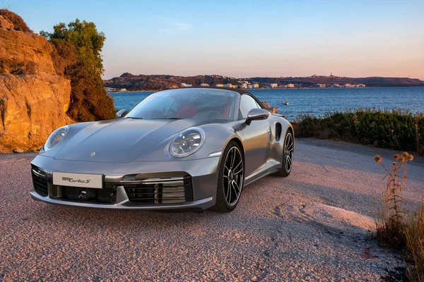 公路上的Porsche 911 Turbo Cabriolet — 图库照片