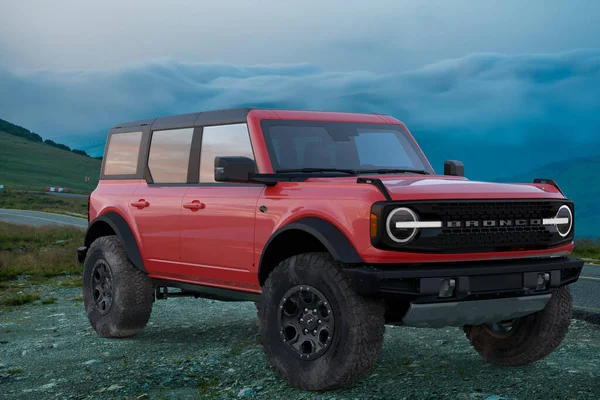 Ford Bronco Wildtrak Malowniczej Drodze Górach — Zdjęcie stockowe