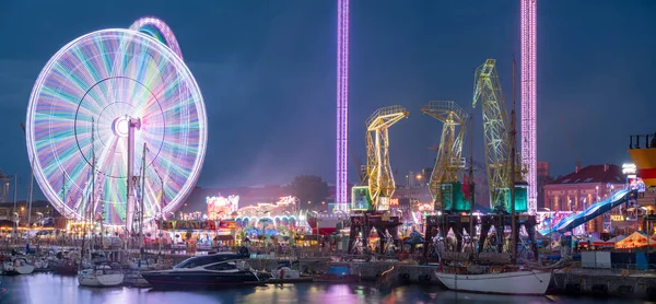 Szczecin Polonia Julio 2021 Parque Atracciones Nocturno Bellas Iluminaciones Fotografiadas —  Fotos de Stock