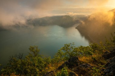 Sırbistan ile Romanya Arasındaki Tuna Nehri 'nin Demir Kapıları