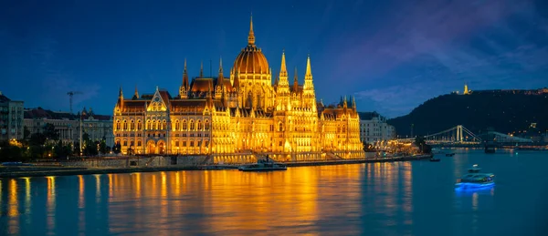 Parlament Budapesten Éjjel — Stock Fotó