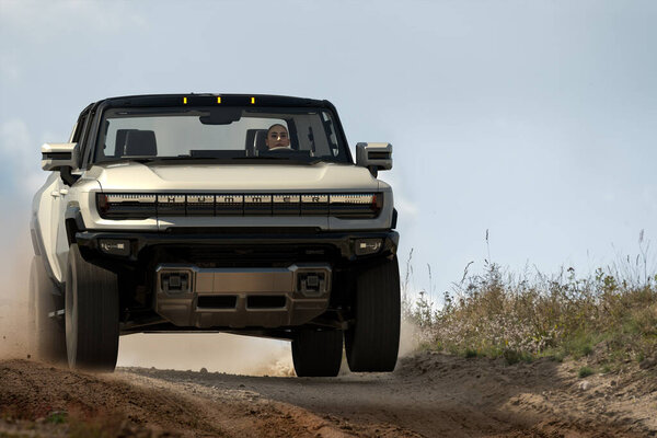 Новый GMC Hummer EV - электрический пикап мощностью более 1000 лошадиных сил