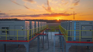 Endüstriyel tesisler için enerji rezervi oluşturan çevre dostu enerji depolama tesisi.