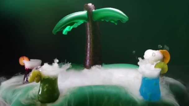 Divers Cocktails Colorés Avec Glace Carbonique Bar Plage Avec Des — Video