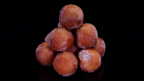 Cottage Kaas Donuts Ballen Draaien Een Zwarte Achtergrond Vers Gebakken — Stockvideo