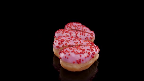 Día San Valentín Concepto Corazón Roto Donuts Forma Corazón Comida — Vídeos de Stock