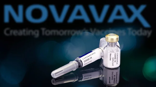 Schlesien Polen Mars 2021 Novavax Coronavirusvaccin Ampull Och Spruta Svart — Stockfoto