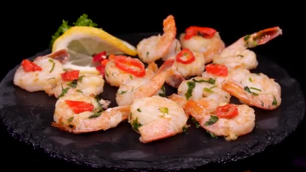 Cooked Grilled Shrimps Lemon Slice Chilli Pepper Parsley Rotating Black — Stock Video