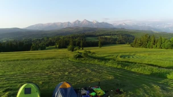 Campamento Las Montañas Durante Amanecer Vista Aérea Dos Tiendas Campaña — Vídeos de Stock