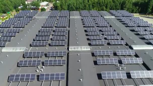 Letecký Pohled Solární Panely Střeše Budovy Elektrárna Fotovoltaické Solární Elektrárny — Stock video