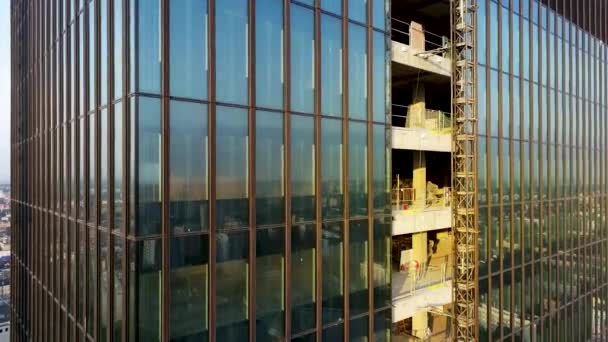 Affärs Skyskrapa Konstruktion Antenn Nära Utsikt Byggande Modern Glasbyggnad Vacker — Stockvideo