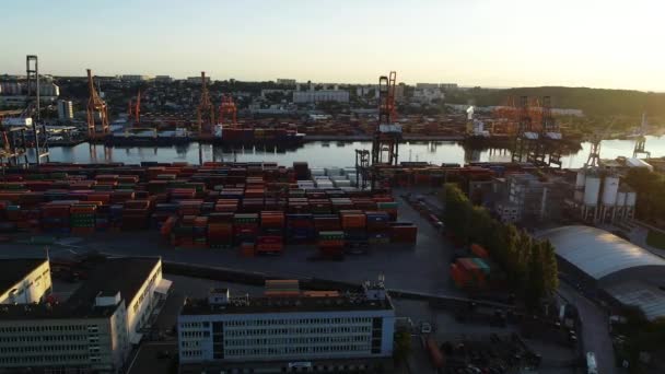 Légi Felvétel Modern Konténer Kikötő Dokkokról Napkeltekor Kikötői Konténerszállító Hajók — Stock videók