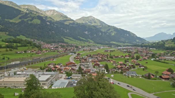 Včasný Panoramatický Výhled Švýcarské Město Horském Údolí Kandertal Frutigen Bernese — Stock video