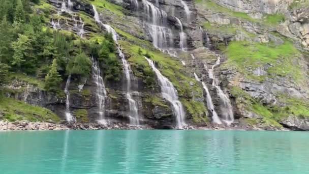 Wasserfall Den Bergen See Oeschinnensee Kandertal Berner Oberland Kanton Bern — Stockvideo