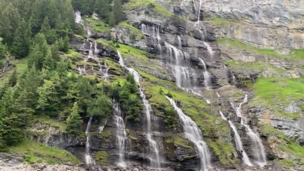 Wodospad Górach Niedaleko Jeziora Oeschinnensee Kandertalczyk Bernese Oberland Kanton Bern — Wideo stockowe