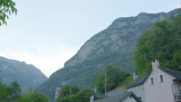 Timelapse Nuvens Passando Montanhas Frasco Valle Verzasca Cantão Ticino Suíça — Vídeo de Stock