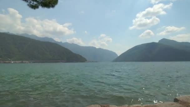 Tempo Lapso Vista Panorâmica Sobre Lago Com Montanhas Fundo Lago — Vídeo de Stock