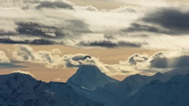 时间过去了Matterhorn 暴风雨的云彩掠过高山 冬季山地景观 从Bettmeralp的视图 瓦莱州 — 图库视频影像