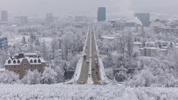 Zeitraffer City Verkehrspanorama Stadt Mit Neuschnee Bedeckt Blick Auf Die — Stockvideo